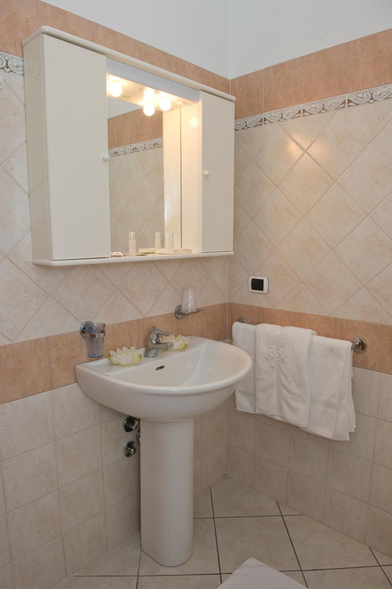 דירות ריצ'יונה Residenza Raggio מראה חיצוני תמונה